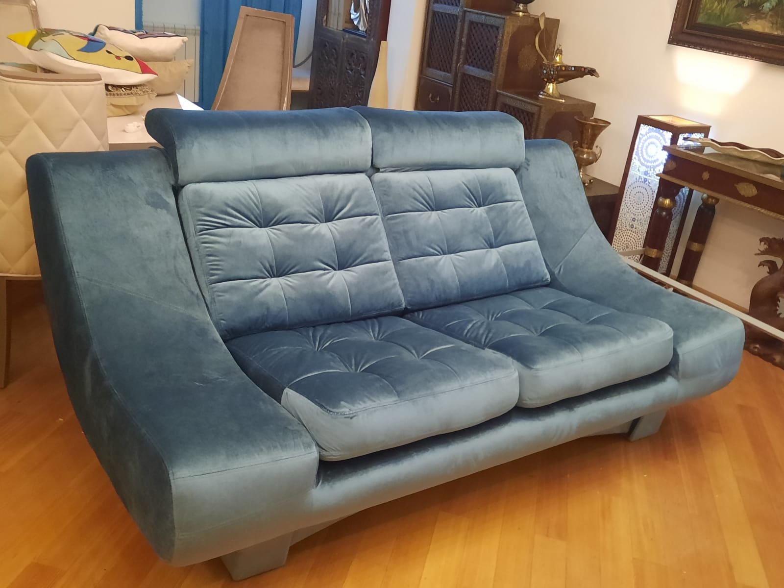 Обивка дивана на дому. Макаров