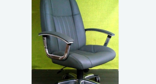 Перетяжка офисного кресла кожей. Макаров