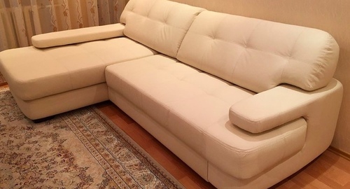 Обивка углового дивана.  Макаров